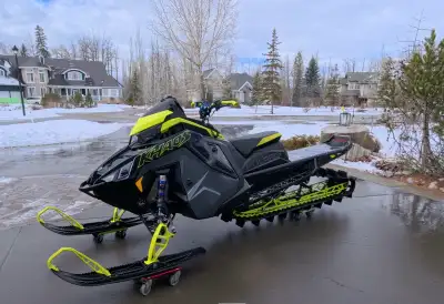 2022 Polaris Khaos for sale. Have owned it since 500km, have had zero issues with it. Sled is grease...
