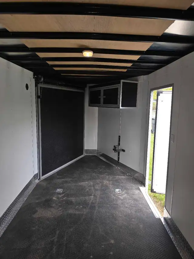 2022 cargo trailer like new , 20 ft build by united trailers in Cargo & Utility Trailers in Meadow Lake - Image 9