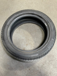 225/50R18: 1 Pirelli All season run flat tire (75% thread)