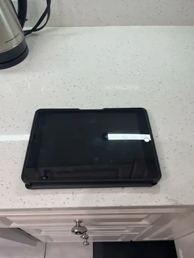 ipadOS 17.2 8th generation, View more