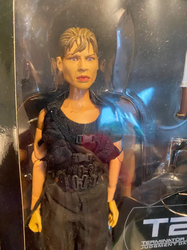 Figurine ( NEUF ) TRÈS RARE! Terminator 2 Sideshow! ( AUBAINE! ) in Home Décor & Accents in Laval / North Shore - Image 6