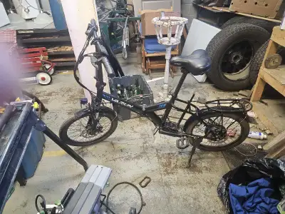 Varun folding ebike needs battery 250$ like new, View more