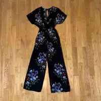 AMERICAN EAGLE (xs) Floral Wide Leg Jumpsuit with Pockets