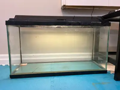 40 Gallon Fish Tank!! From what I believe, it is a 40 gallon. Dimensions: 36” x 19.5” x 12” Holds wa...