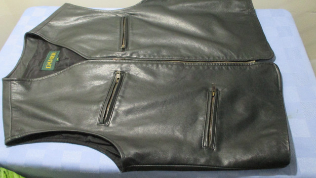 Leather Vest - Men's Large Size - Made by Danier in Men's in Parksville / Qualicum Beach - Image 3