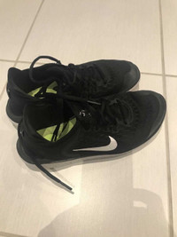 NIKE RUNNERS - Kids/Youth - Size 5.5Y