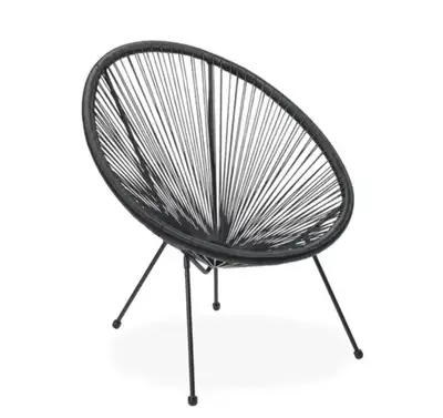 2 chaises style Acapulco noir, tres comfortable, comme neuves