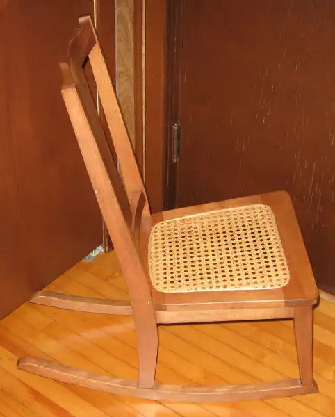 Antique Nursing Rocking Chair in Chairs & Recliners in North Bay - Image 3