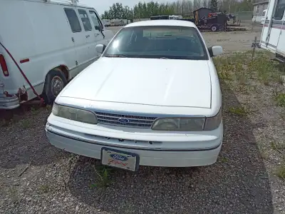 1993 Ford Crown Victoria P71 V8 Auto am/fm cass .Car runs great but now needs a starter after sittin...