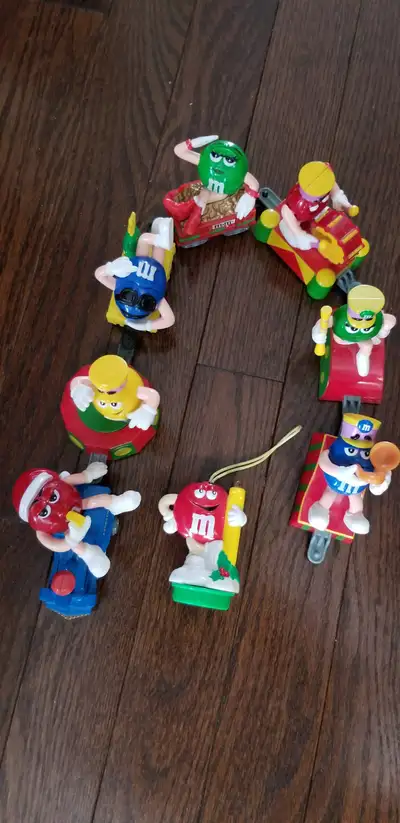 VINGTAGE --7 -M&M's CHRISTMAS TRAIN  -- 2005, 2006, View more