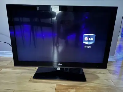 3 x HDMI inputs 2 Component video inputs Wall mount available.