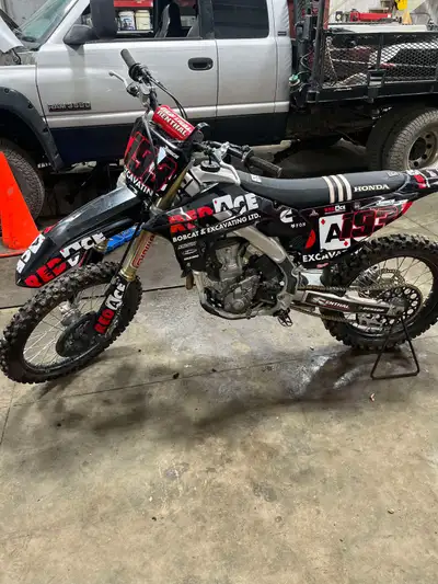 Amazing bike absolutely nothing wrong with its pretty much brand new 90 hours on bottom end 30 on to...