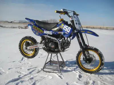 2009 Midwest NRG150-f Kids Pit bike/Race bike Excellent midsize dirt bike for the growing aggressive...