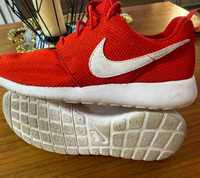 Souliers Nike rouges