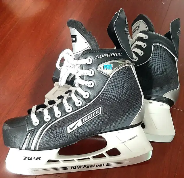 Nike Bauer Supreme Pro Size 6 R in Skates & Blades in Edmonton - Image 2