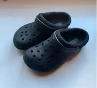 Boys Crocs Fleece Lined Size 13 Shoe 