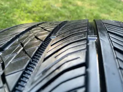 selling a pair of all season performance tires off rim very good condition. Continental | ProContact...