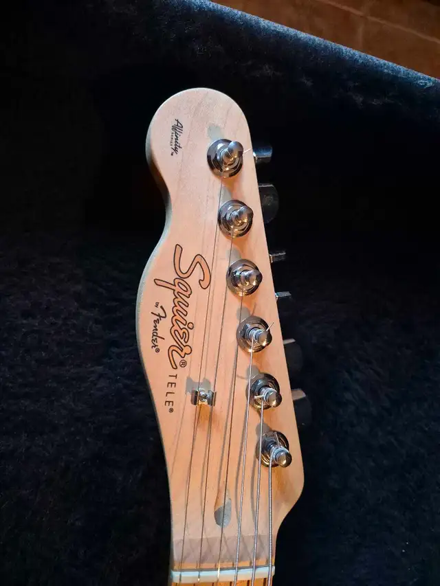 Squier tele lefty in Guitars in Edmundston - Image 3