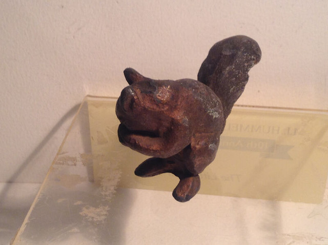 Vintage Small Bronze Figurine Squirrel. in Arts & Collectibles in Vancouver - Image 2