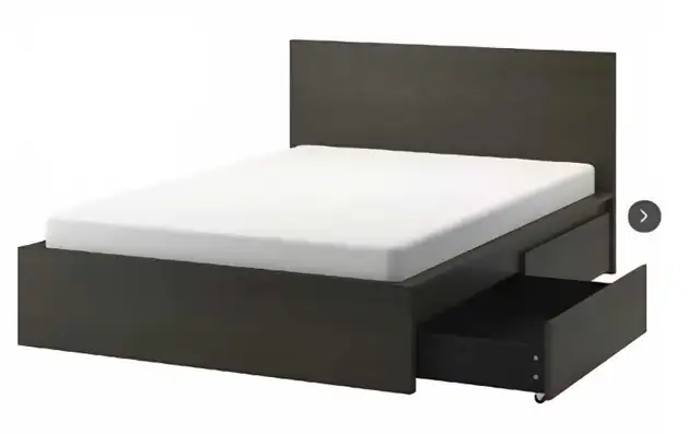 Lit Queen IKEA Malm avec 2 tiroirs de rangement  in Beds & Mattresses in City of Montréal - Image 2