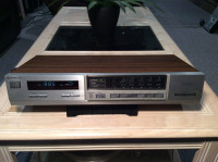 HITACHI FT-M44 SYNTONISATEUR AM-FM TUNER