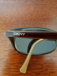 DKNY/ Authentic sunglasses/Lunettes soleil.