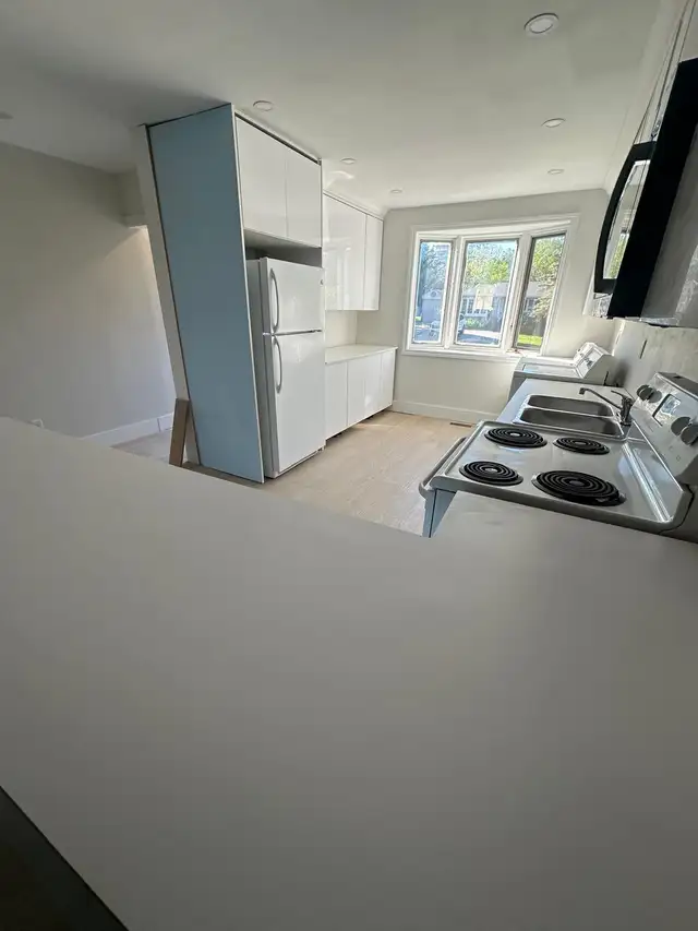 BRIGHT AND SPACIOUS ROOMS FOR RENT - NEWMARKET - YONGE DAVIS