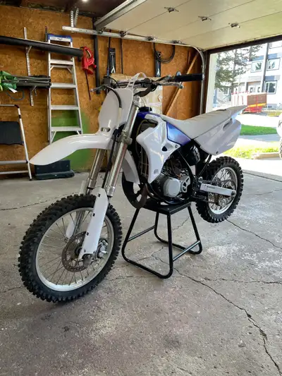 yz85 2008 top end just re done 2-3hrs on the motor runs great, starts on first kick comes with secon...
