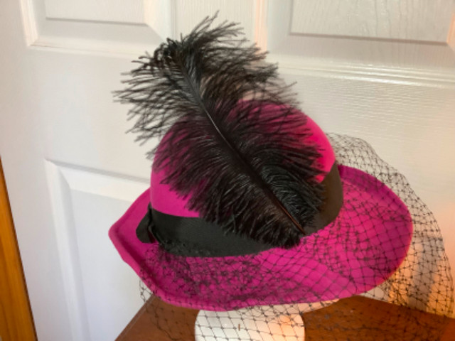 Vintage Liz Claiborne Felt & Feather Veil Hat dans Femmes - Autre  à Belleville - Image 4