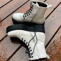 Black & White Steve madden boots 
