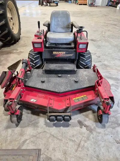 Kubota diesel engine 61" deck Electric height adjust 433 hrs
