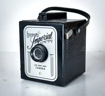 Lot - Vintage and Antique Cameras, View more