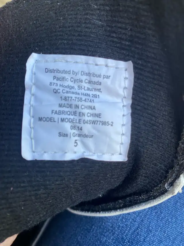 Schwinn Figure Skates size 5 in Skates & Blades in Oakville / Halton Region - Image 5