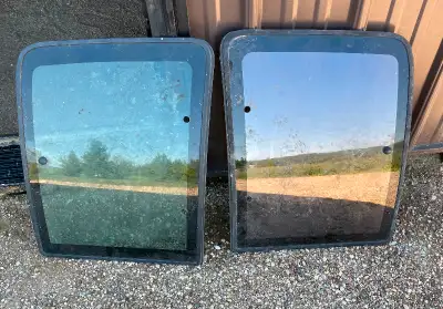Good Condition Factory tinted Fit ‘88 to ‘98 GMC / Chev 1500 Truck $100 for the pair