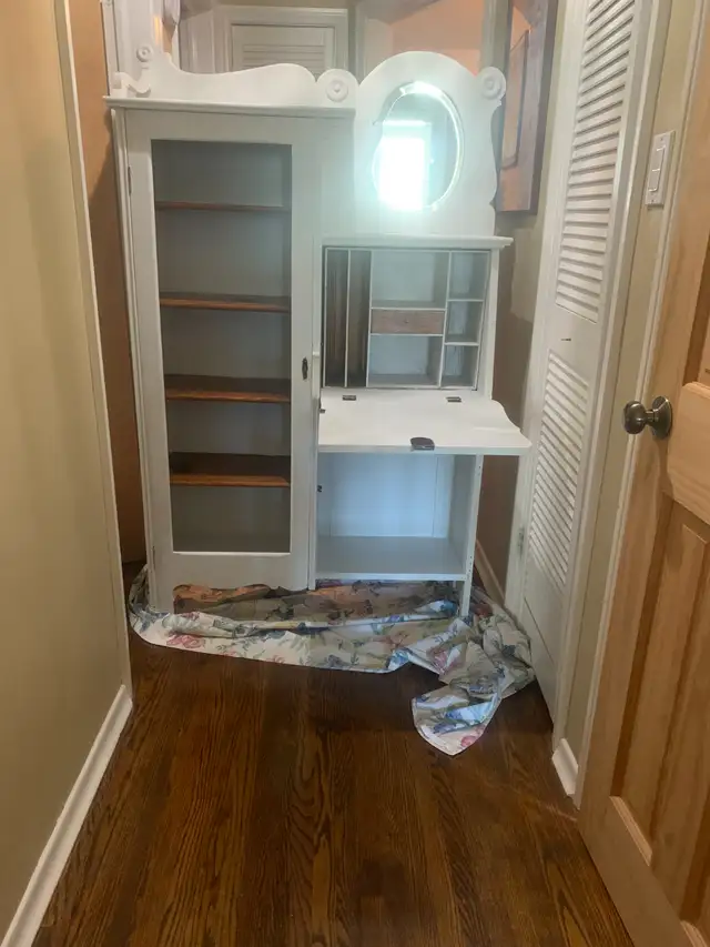 Antique cabinet (desk with shelves) in Bookcases & Shelving Units in City of Toronto - Image 5