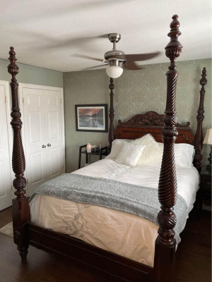 Four Post Bed | Kijiji in Ontario. - Buy, Sell & Save with Canada's #1  Local Classifieds.