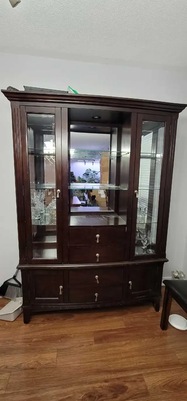Wooden Hutch in Hutches & Display Cabinets in Mississauga / Peel Region - Image 3