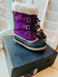 Brand new Sorel Yoot pac boots kids size 2
