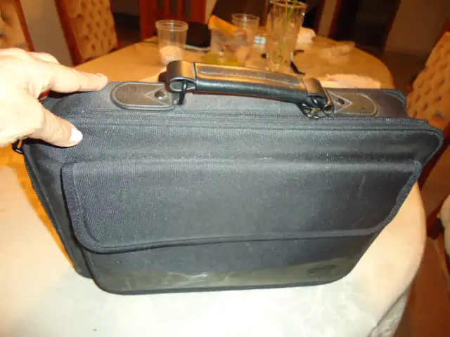 **BRAND NEW BRIEFCASE**64744836615683120