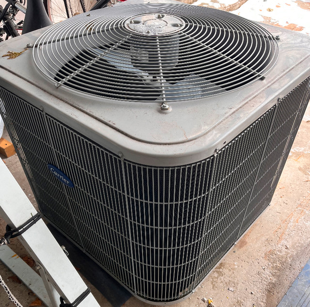 Carrier 2-ton air conditioner with evaporator coil/enclosure in Heating, Cooling & Air in Guelph - Image 3