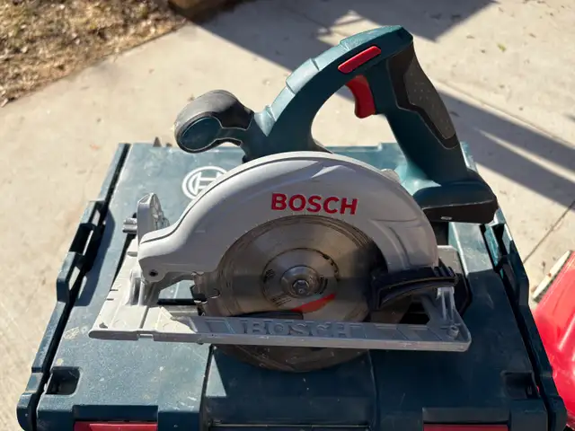 Bosch Circular Saw in Power Tools in Markham / York Region - Image 3