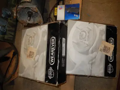 This is a set of new rear brake rotors and pads for 2007 2008 2009 Hyundai Santa Fe. Bought them to...