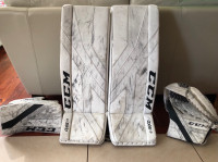 CCM axis 1.9 33+1 Goalie pads/blocker/glove