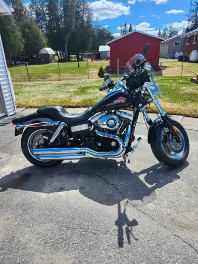 96ci, 6 speed 51k, new tires, brakes, wheel bearings, detachable windshield, underglow lighting, cov...