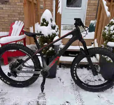 Canyon Dude CF 9 carbon Fatbike, View more