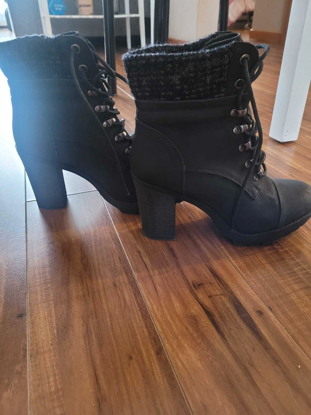 Boots size 8 in Women's - Shoes in Moncton