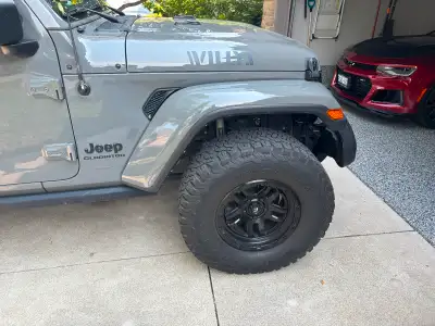 17” Beadlock style Fuel rims with 315/70/17 BFG KO2 tires. Excellent condition, not a single mark on...