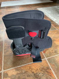 Walking medical boot/ size adult small