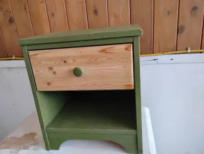 Nightstand $10 ( Please Call 587-691-2151 )