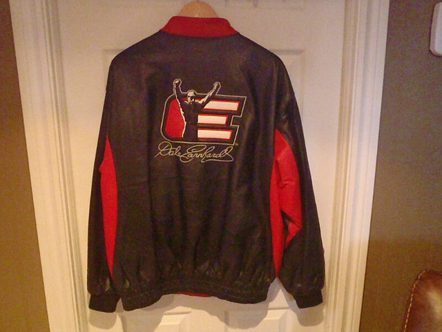 Dale Earnhardt Sr  Leather Jacket size is large in Arts & Collectibles in Renfrew - Image 2